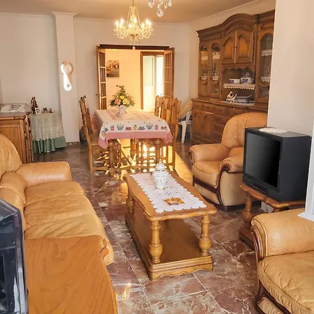 Comfortable In Vivero With Balcony San Pedro de Viveiro