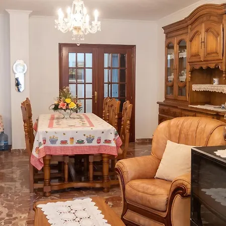 Comfortable In Vivero With Balcony San Pedro de Viveiro